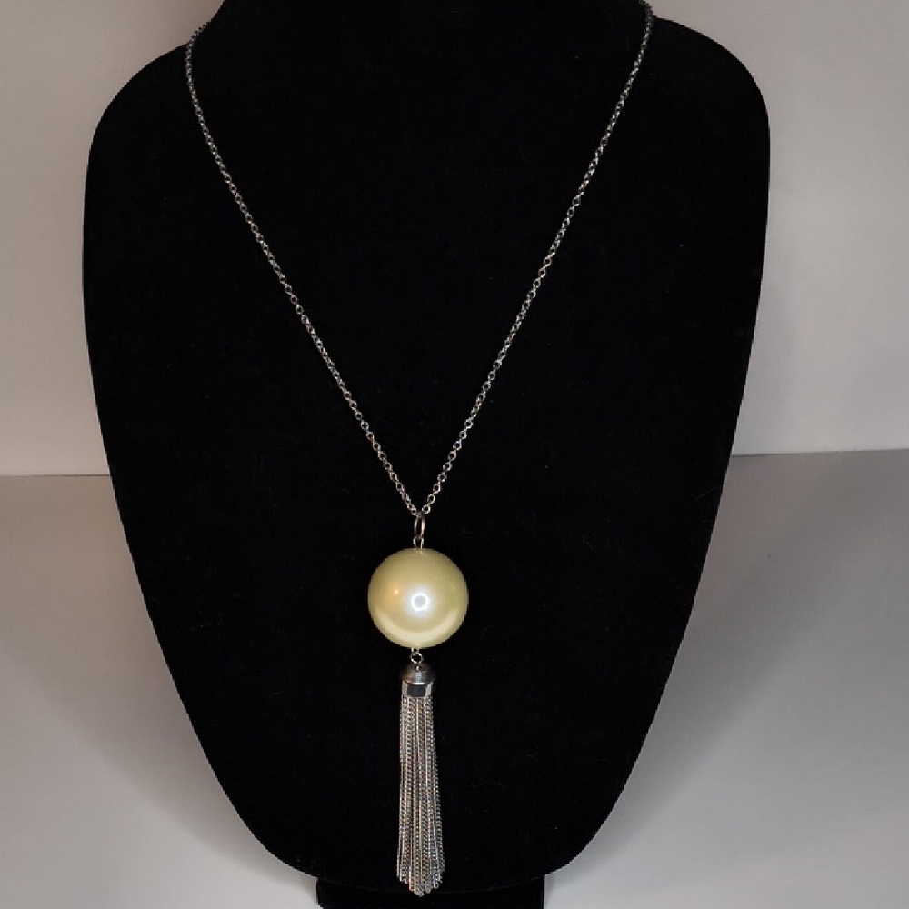 Cream and Silver Modern Pendant Necklace
